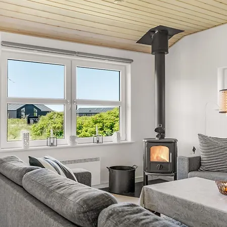 Lica - 600m From The Sea By Interhome