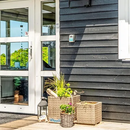 Lica - 600m From The Sea By Interhome